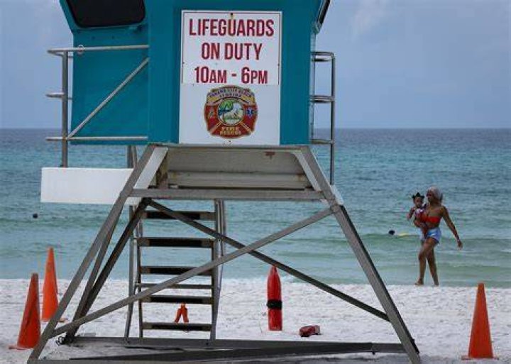 Are lifeguards required in Florida?