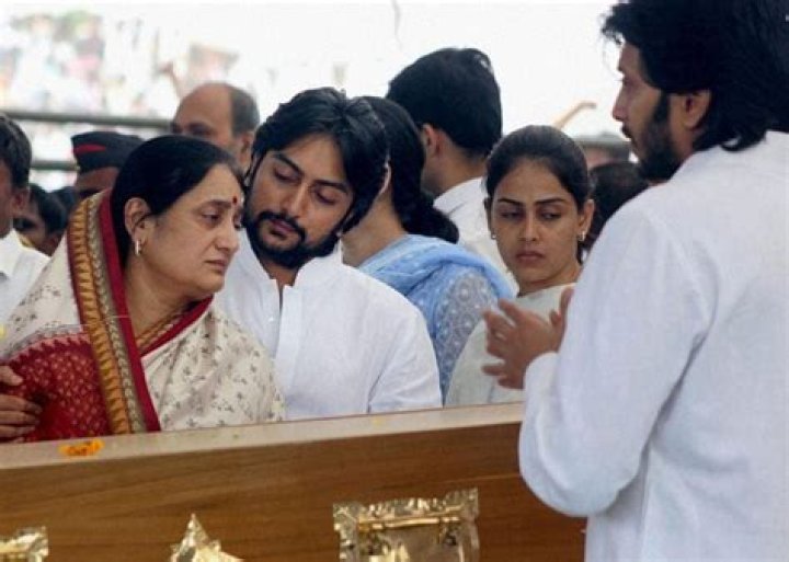 At what age Vilasrao Deshmukh died?