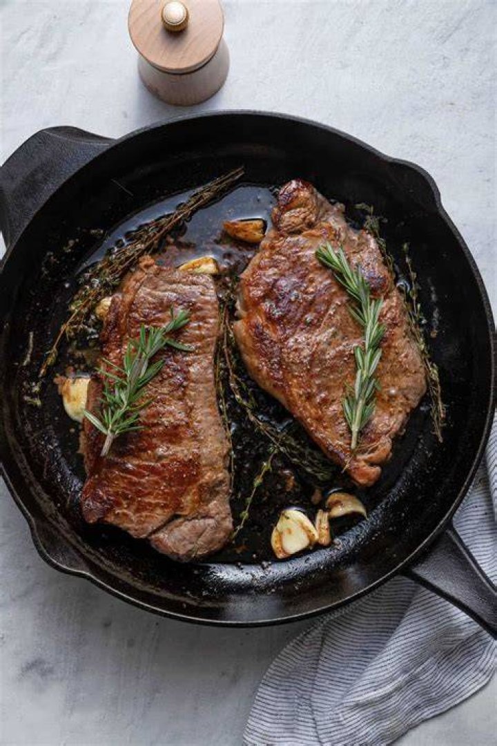 Can you cook steak in a cast iron skillet with oil?