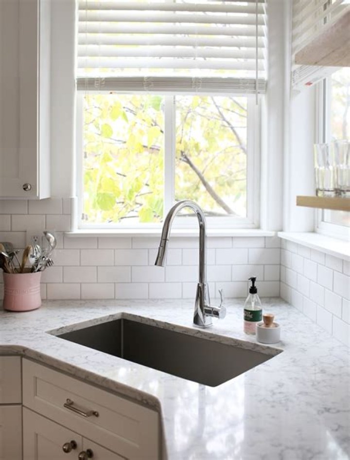 Can you put a kitchen sink in a corner?