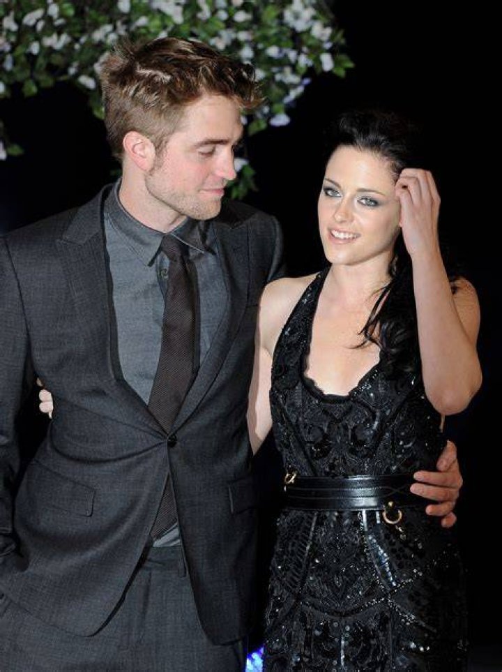 Did Kristen Stewart kiss Robert Pattinson?