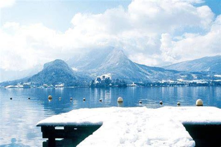 Does Annecy have snow?