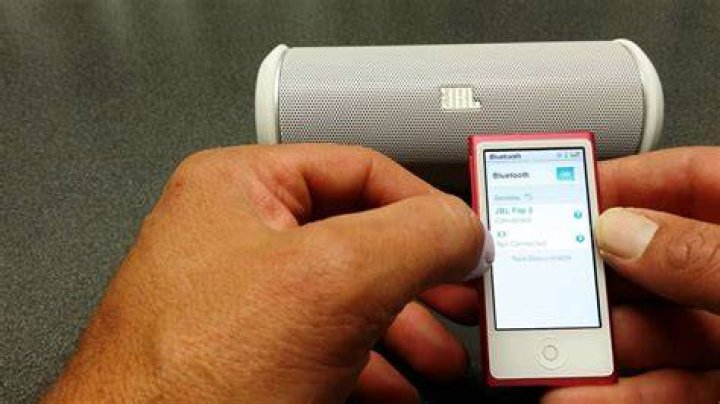 Does iPod nano 7 have speaker?