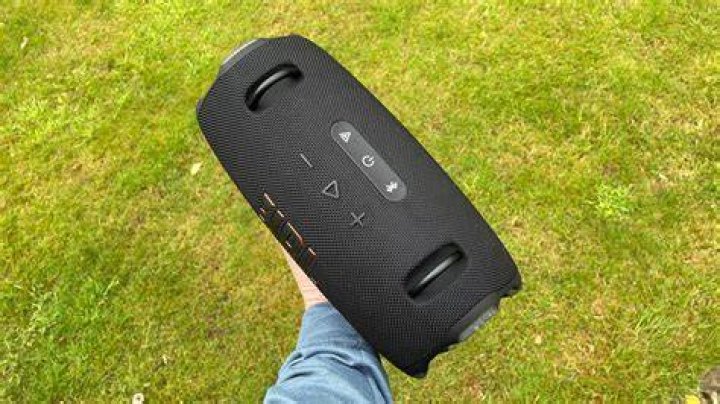 How big is the JBL Xtreme?