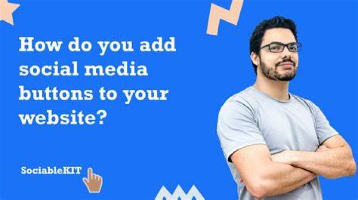 How do I add social media buttons to my blog for free?