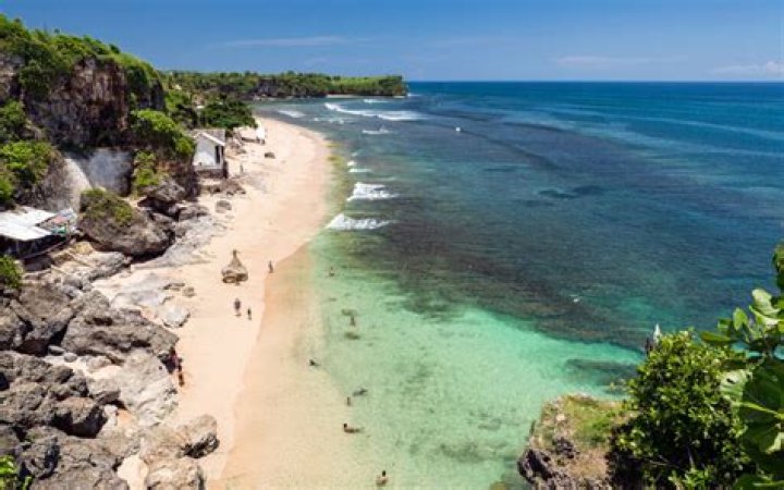 How do I get to balangan Beach?