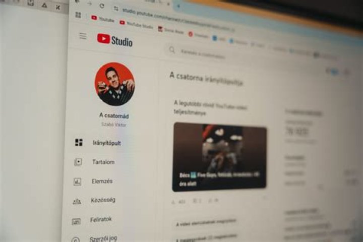 How do I keep YouTube playing on Chrome?