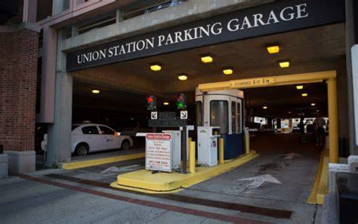 How do you get to parking garage at Union Station?