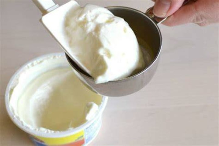 How do you measure a pint of sour cream?