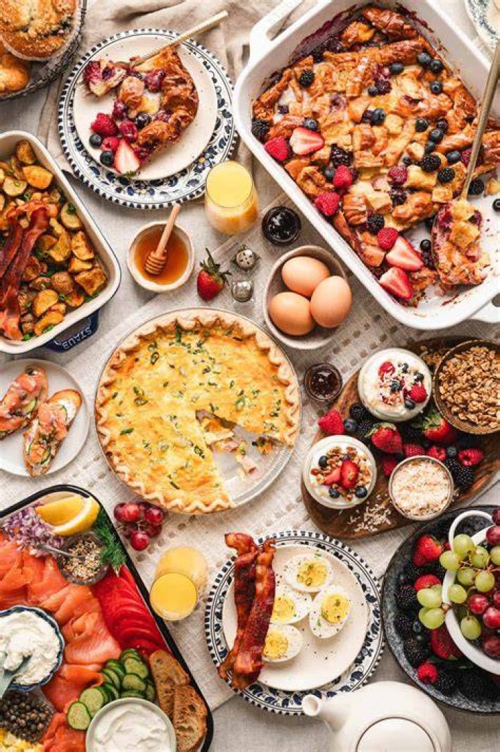 How many dishes should you serve for brunch?