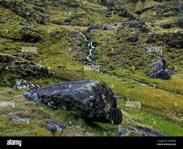 How many have died on carrauntoohil?
