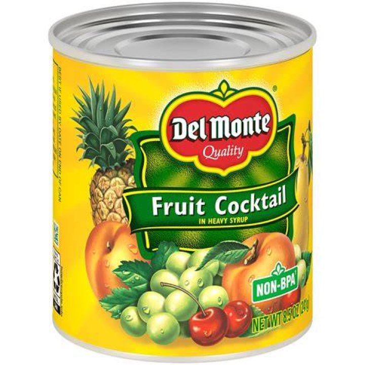 How many ounces are in a no 303 can of fruit cocktail?