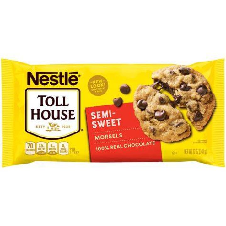 How many ounces are in a small bag of Nestle chocolate chips?