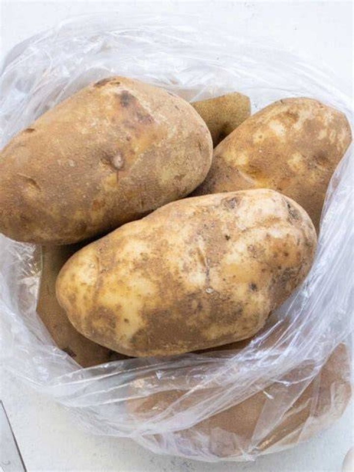 How many potatoes are in a pound bag?