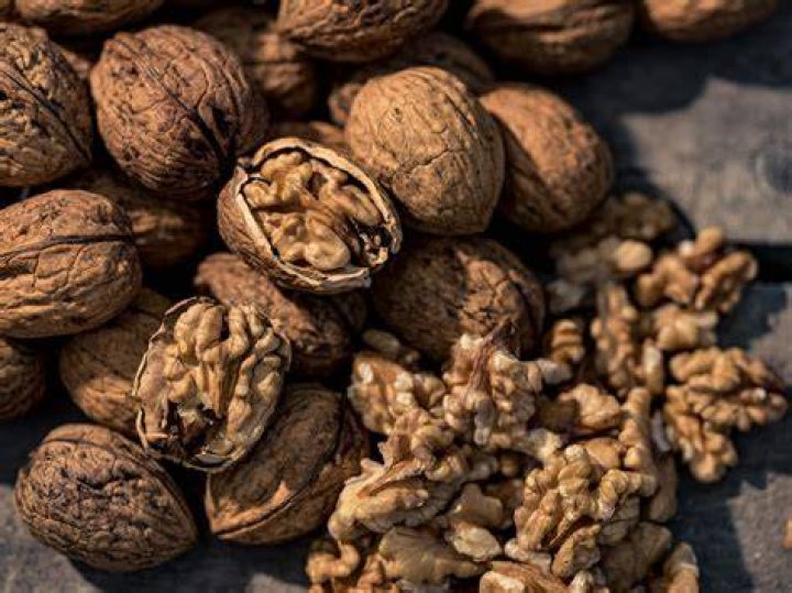 How many shelled walnuts does it take to make a pound?
