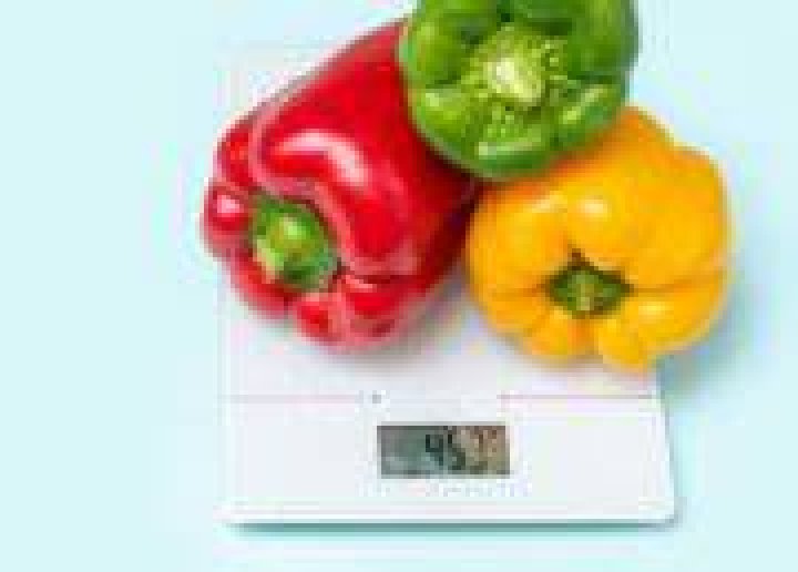 How much does 1 cup of chopped bell pepper weigh?