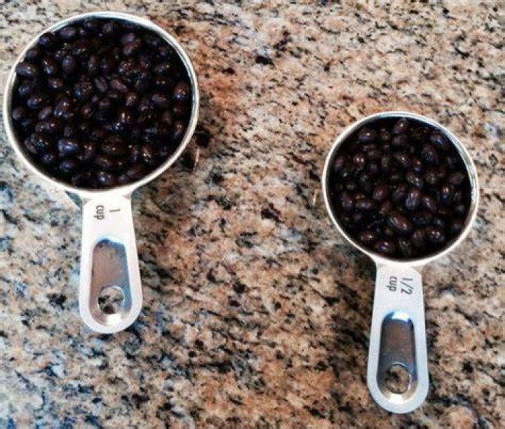 How much does 1 cup of cooked beans weigh?