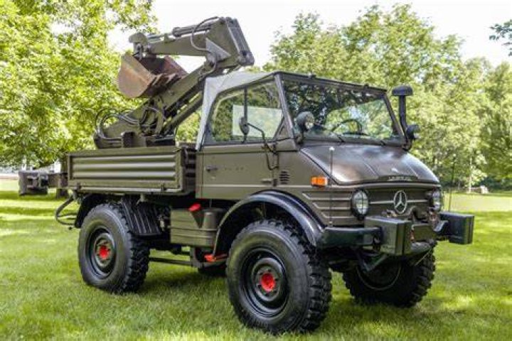 How much does a Unimog 406 weight?