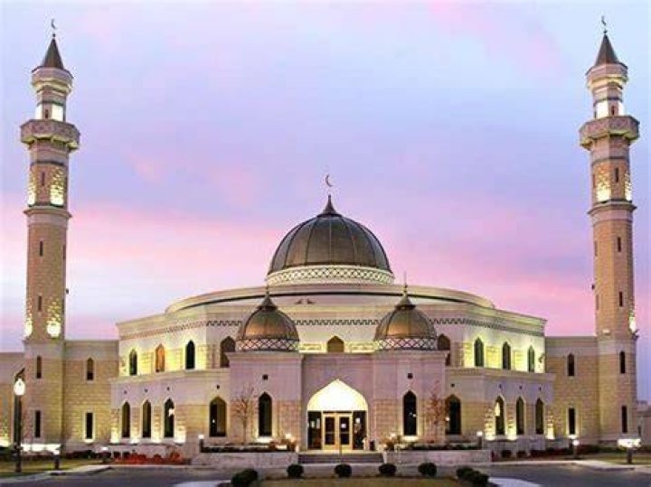 How much is it to build a mosque in Pakistan?