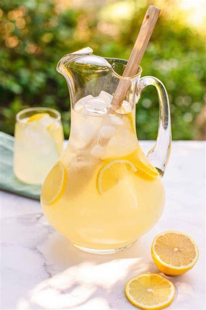 How much lemonade do I mix with water?
