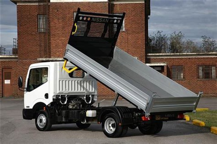 How much weight can a Nissan Cabstar Tipper carry?