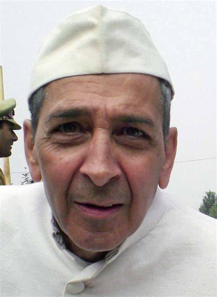 How old is Roshan Seth?