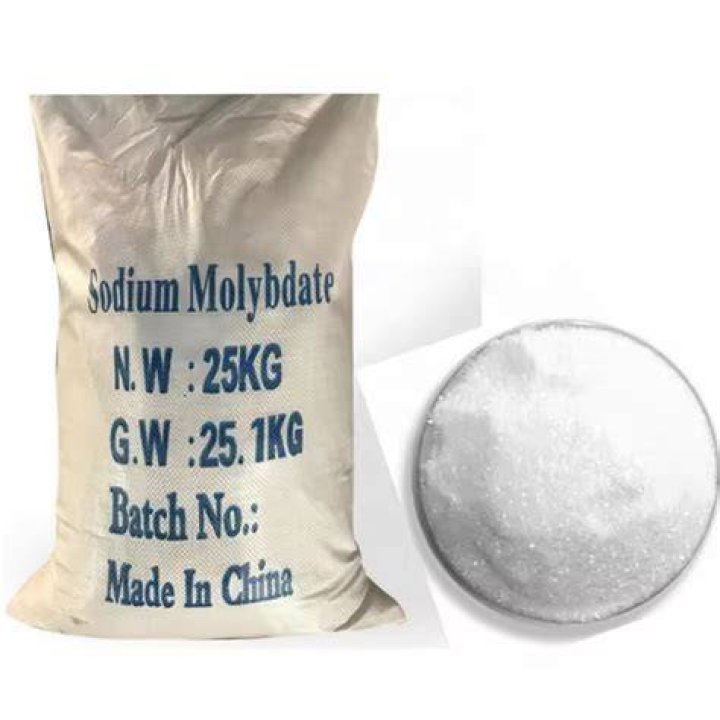 Is sodium molybdate water soluble?