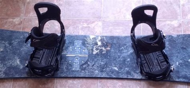 What are the two types of snowboard bindings?