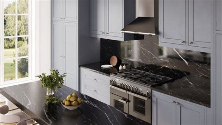What colors go with black pearl granite?