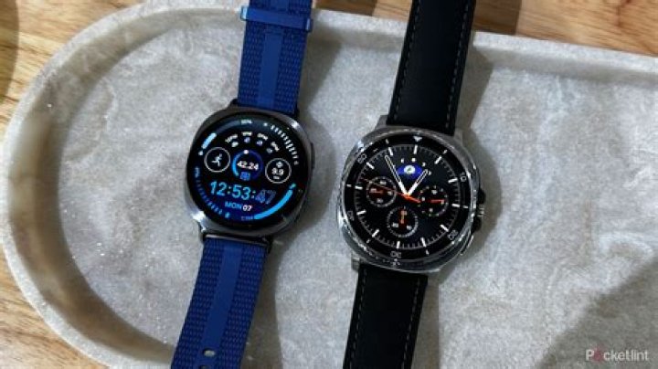 What comes in Samsung box watch?