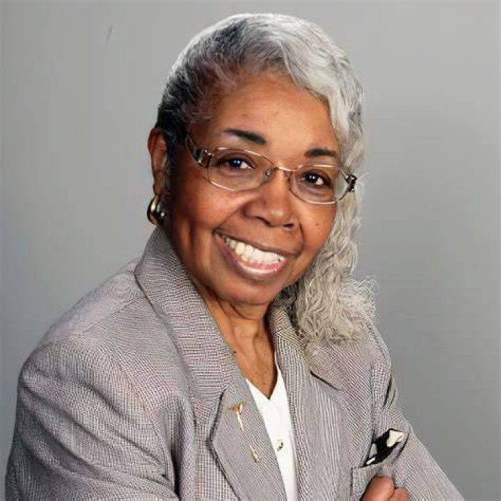 What degree did Valerie Thomas get?