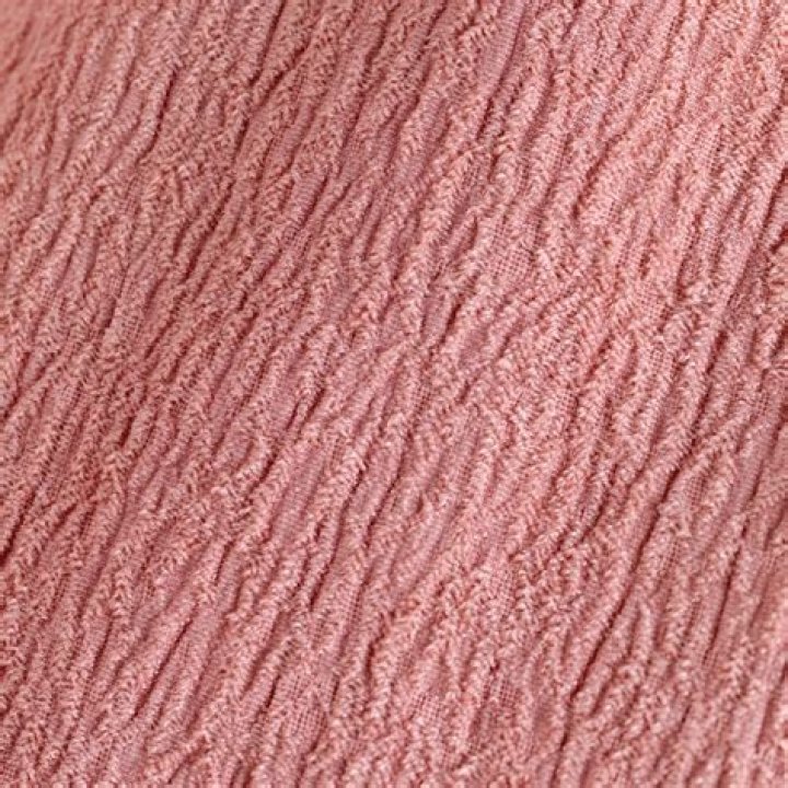 What does crepe fabric feel like?