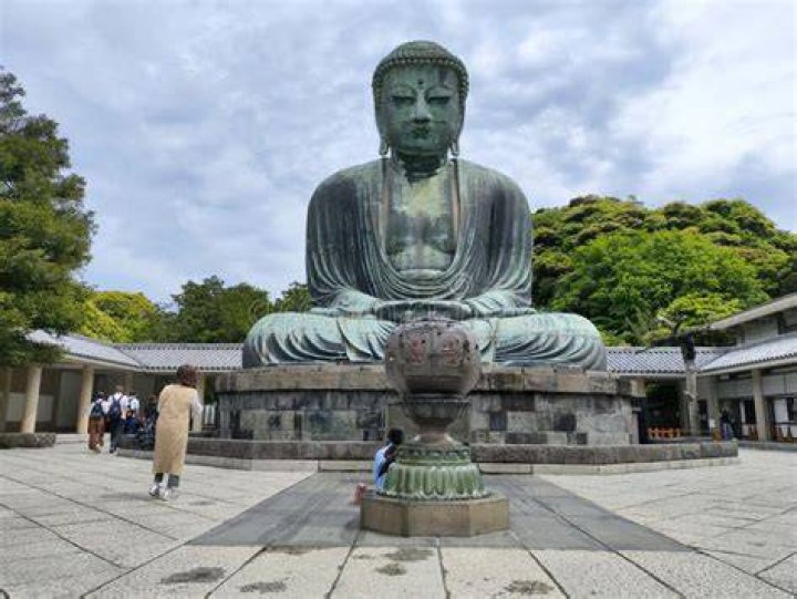 What does the Great Buddha of Kamakura represent?