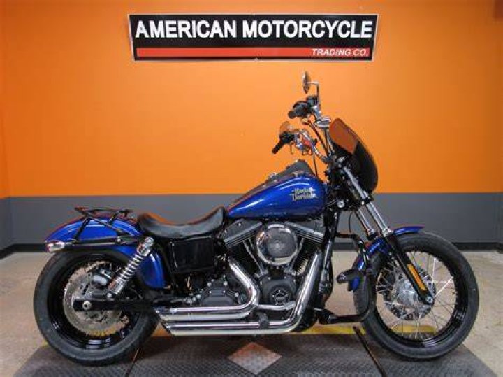 What engine is in 2015 Street Bob?