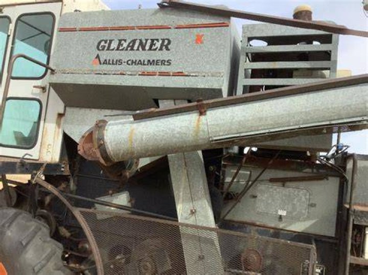 What engine is in a Gleaner K combine?