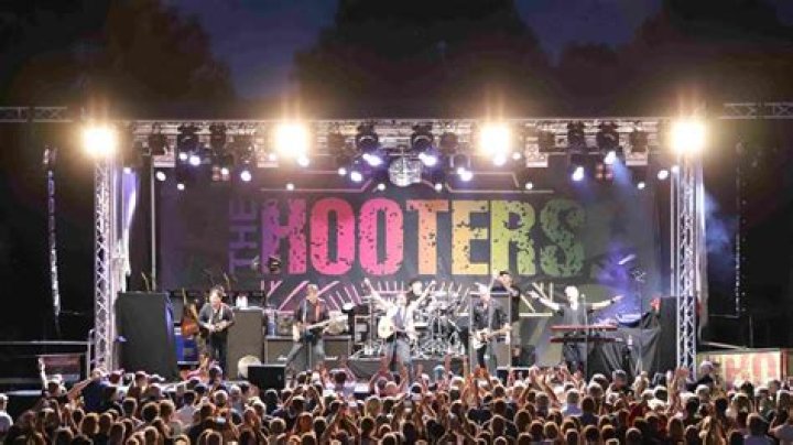 What is bad about Hooters?
