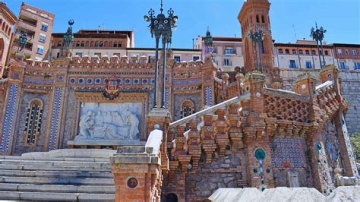 What is the theme of Los Amantes Teruel?