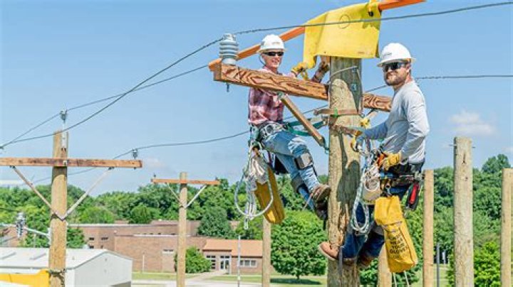What kind of training is needed to be a lineman?