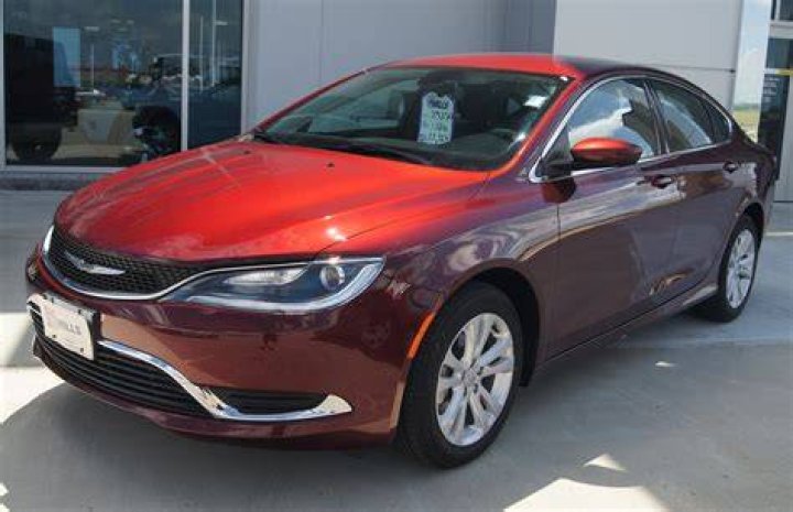 What problems does the 2015 Chrysler 200 have?
