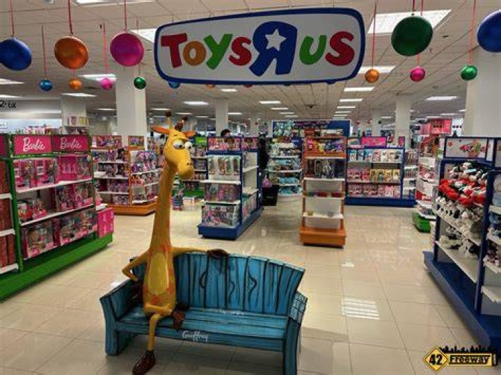 What was Toys R Us competitive advantage?