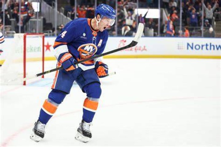 When did Bo Horvat start playing hockey?