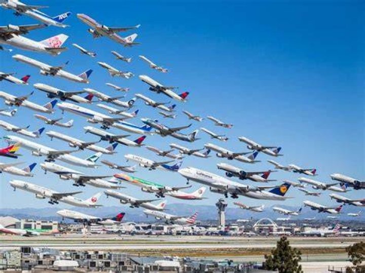 Where can I see planes landing in Toronto?