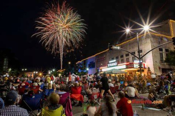 Where can I watch fireworks in Marietta GA?