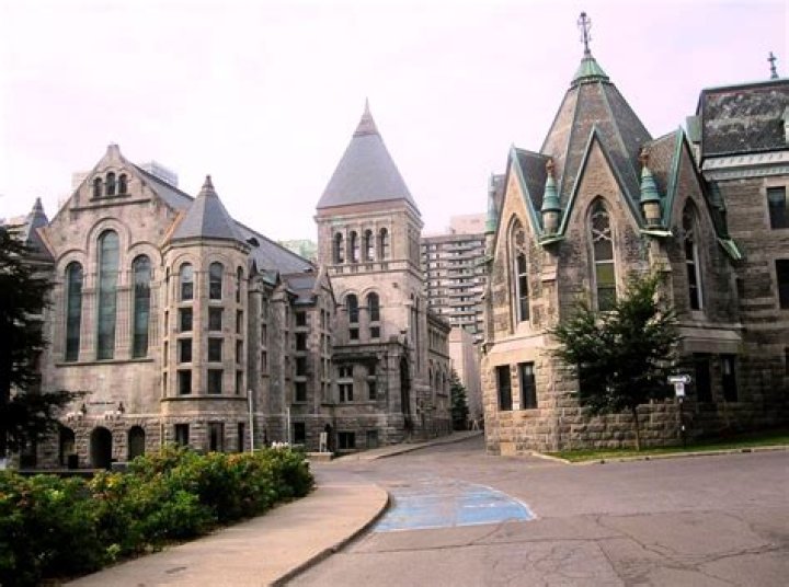 Where can you eat on McGill campus?
