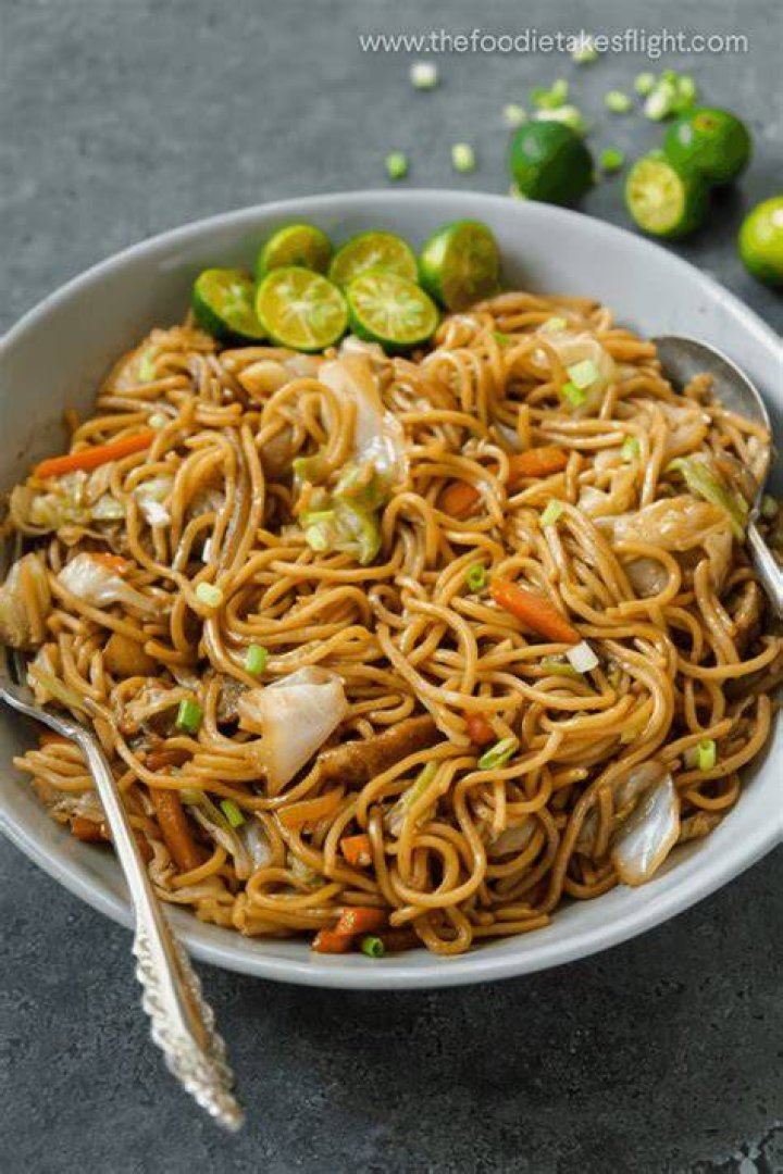 Which popular dish in the Philippines is stir fried noodles?