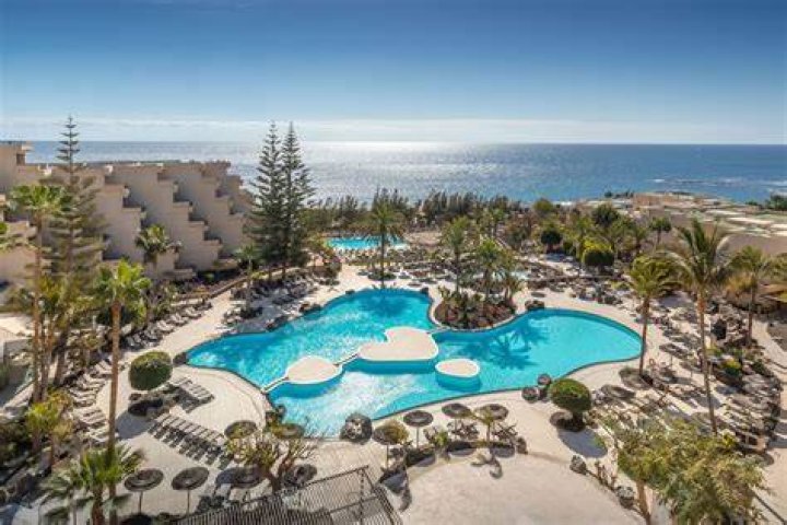 Which resort in Lanzarote has the best weather?