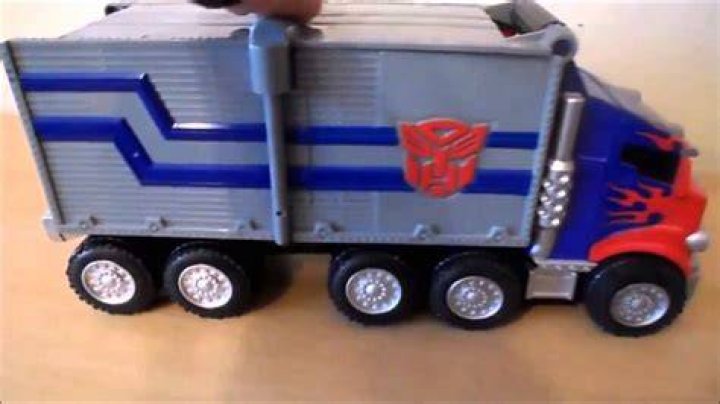 Which transformer turns into a truck?