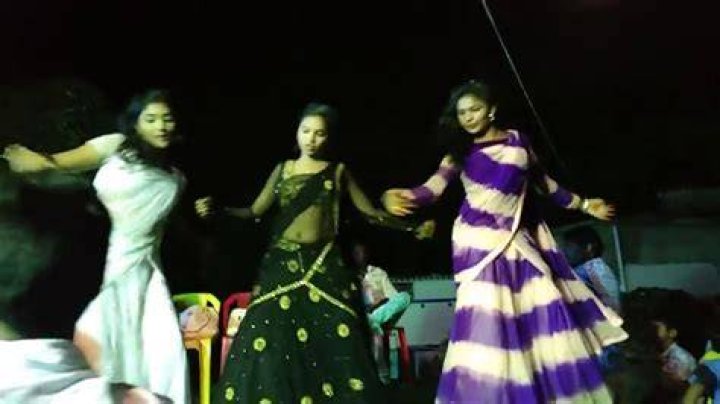 Who are the dancers in manohari song?