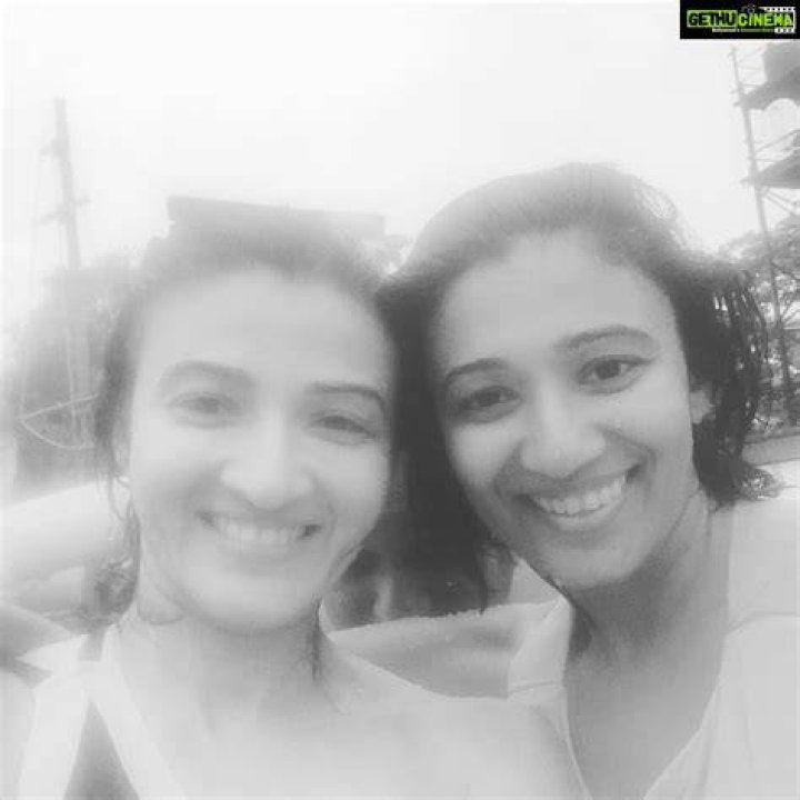 Who is suhasi sister?
