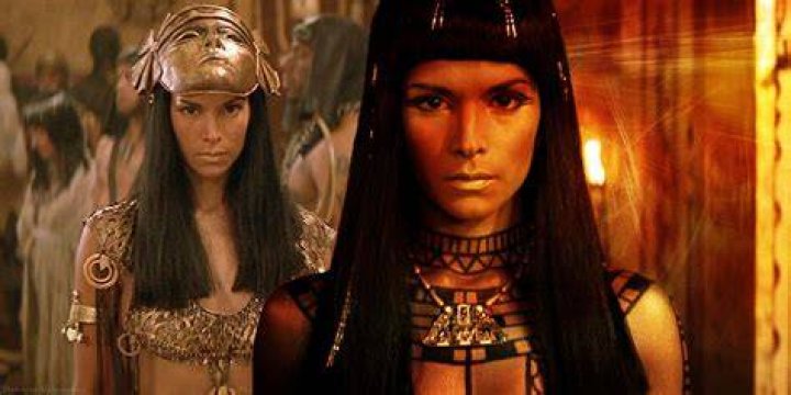 Why did ANCK-Su-namun leave Imhotep?